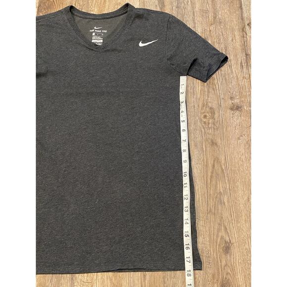 Nike Men’s Gray Athletic Cut T-Shirt Size Small - Picture 10 of 11